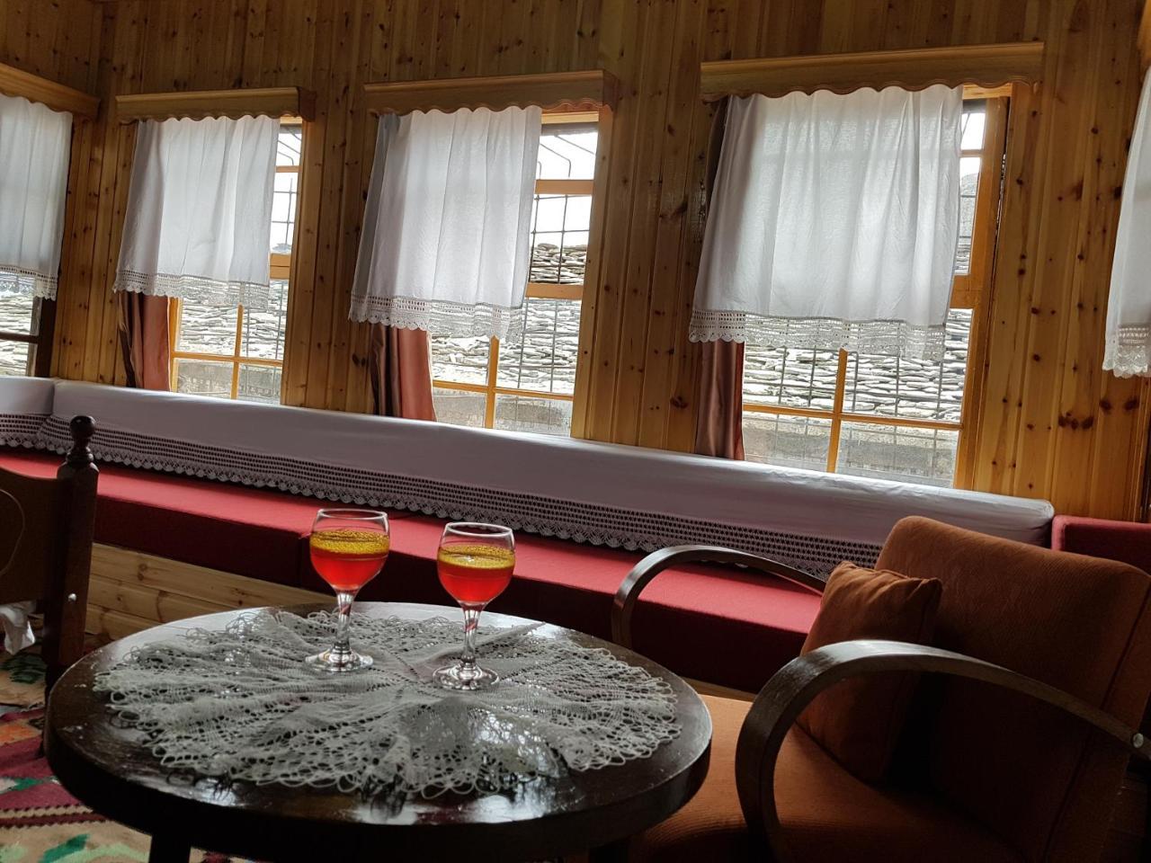 Eva Guesthouse จีโรคาสเตอร์ ภายนอก รูปภาพ