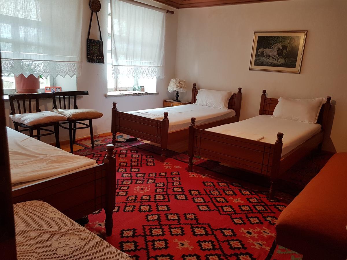 Eva Guesthouse จีโรคาสเตอร์ ภายนอก รูปภาพ