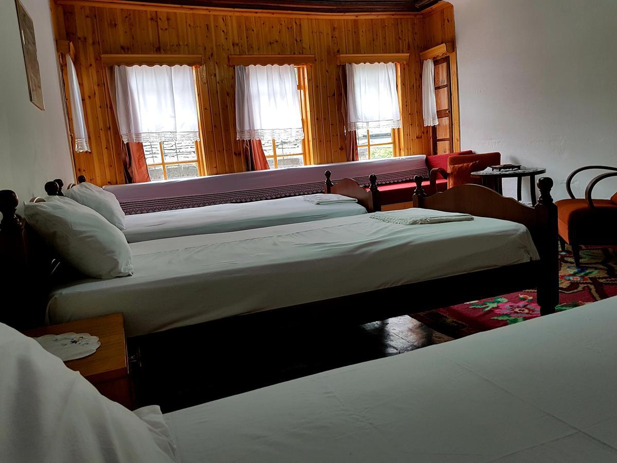 Eva Guesthouse จีโรคาสเตอร์ ภายนอก รูปภาพ