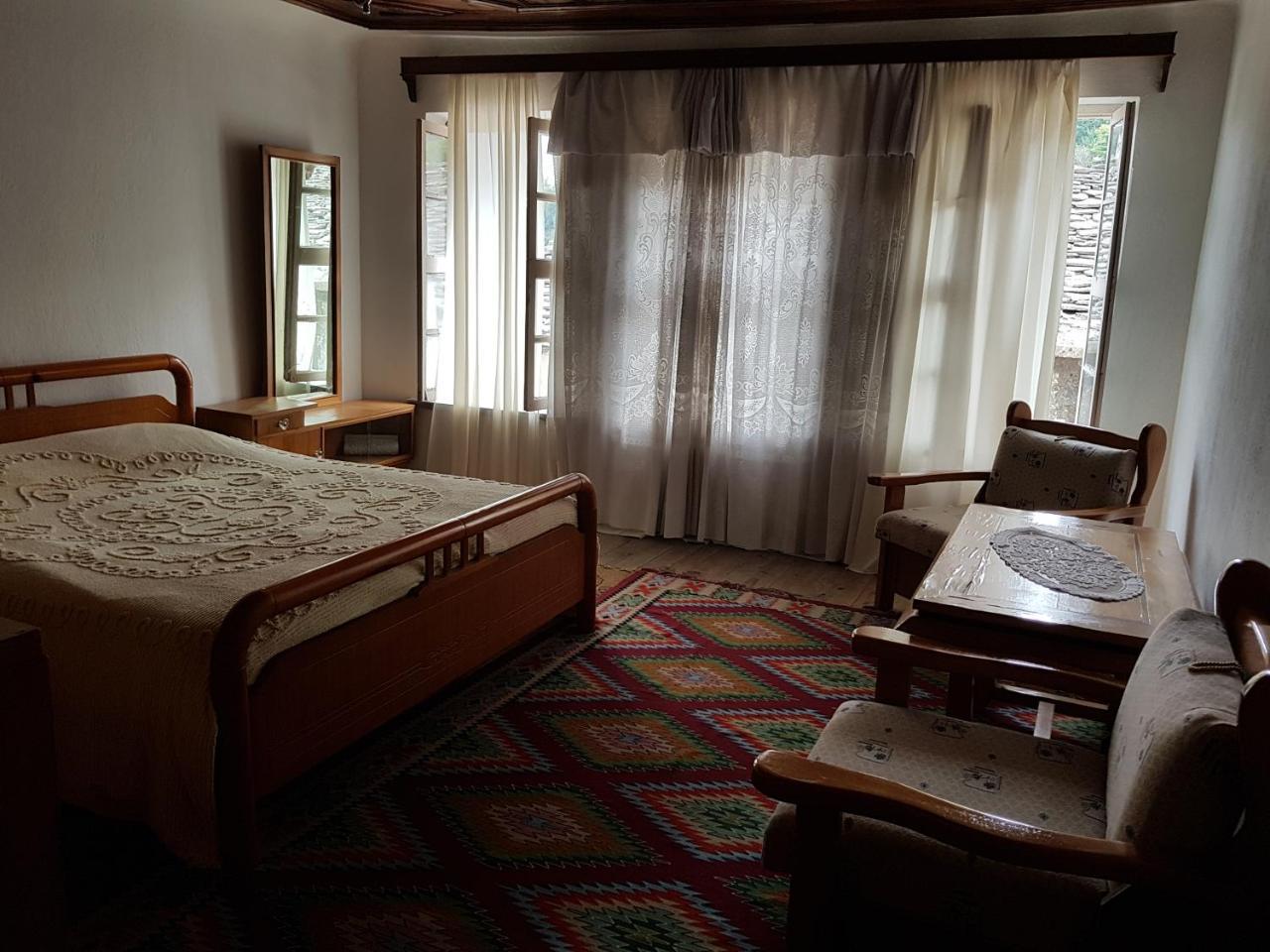 Eva Guesthouse จีโรคาสเตอร์ ภายนอก รูปภาพ