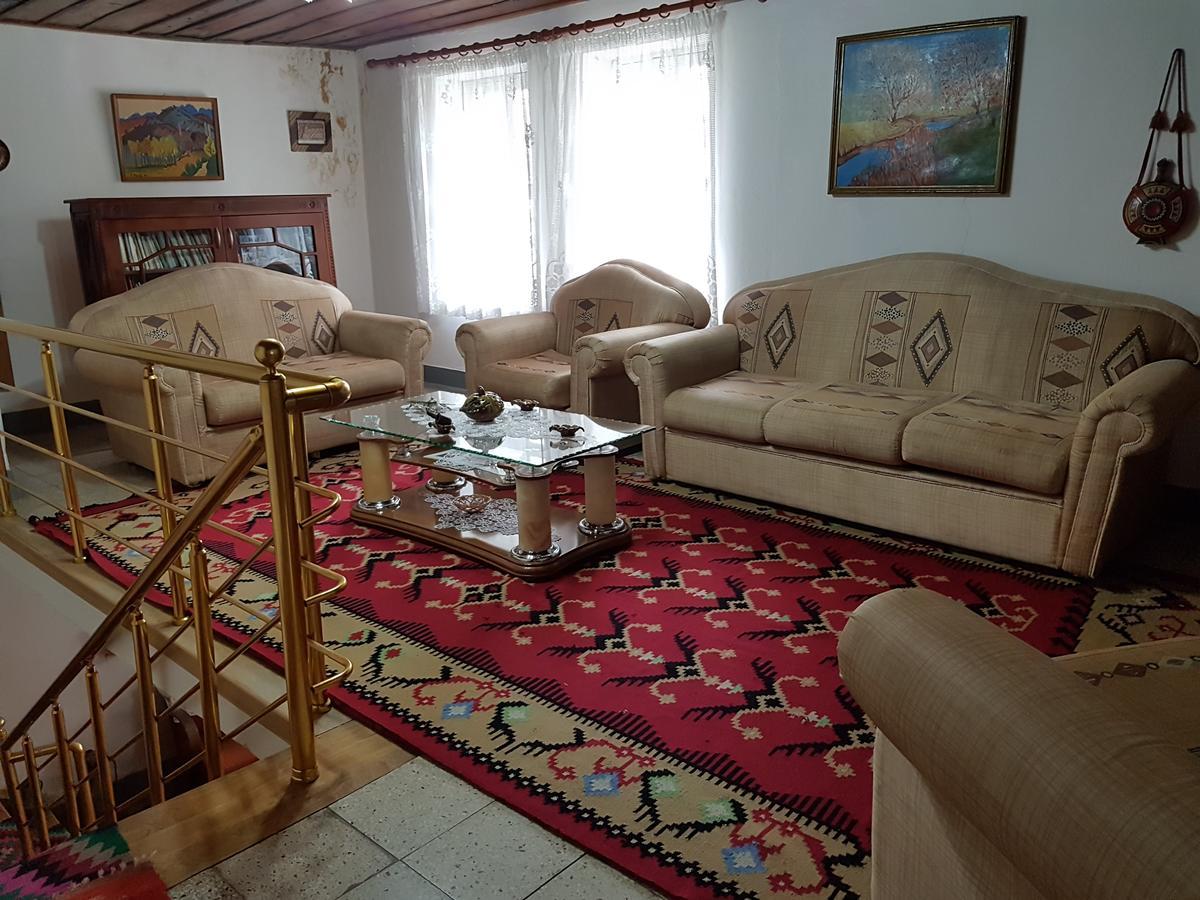Eva Guesthouse จีโรคาสเตอร์ ภายนอก รูปภาพ